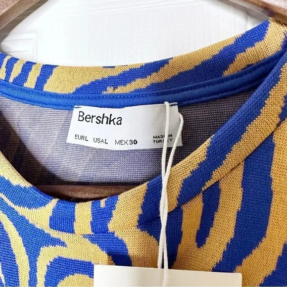 BERSHKA Zebra Blue Tan Short Sleeve Crop Top Front Slit Size Large - Picture 7 of 8